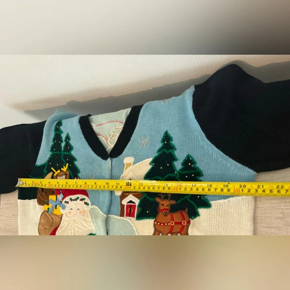 Quacker Factory North Pole Santa Workshop Christmas Sweater Cardigan NWT M *read - Picture 9 of 13
